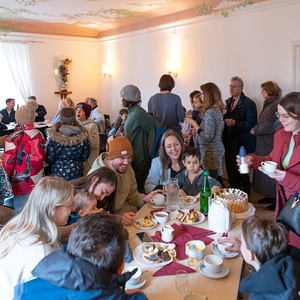 Beim Pfarrkaffee wurde weiter gefeiert!