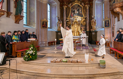 Markus Krill, Segnung der Kerzen und Kirchenbesucher anlässlich Mariä Lichtmess